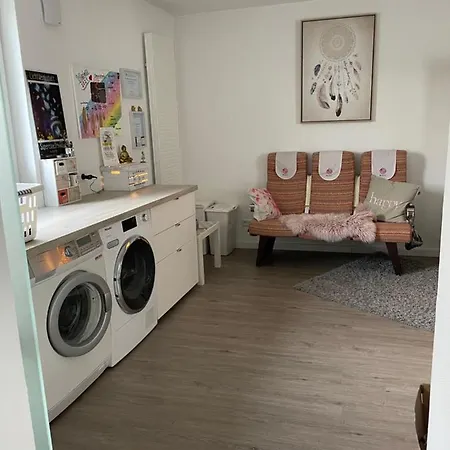 Ferienhaus Gluckswerkstatt Zentrale Lage, Mit 3 Schlafzimmern Garage Und Garten בית נופש