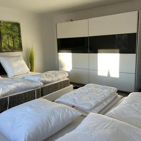 Ferienhaus Gluckswerkstatt Zentrale Lage, Mit 3 Schlafzimmern Garage Und Garten בית נופש *